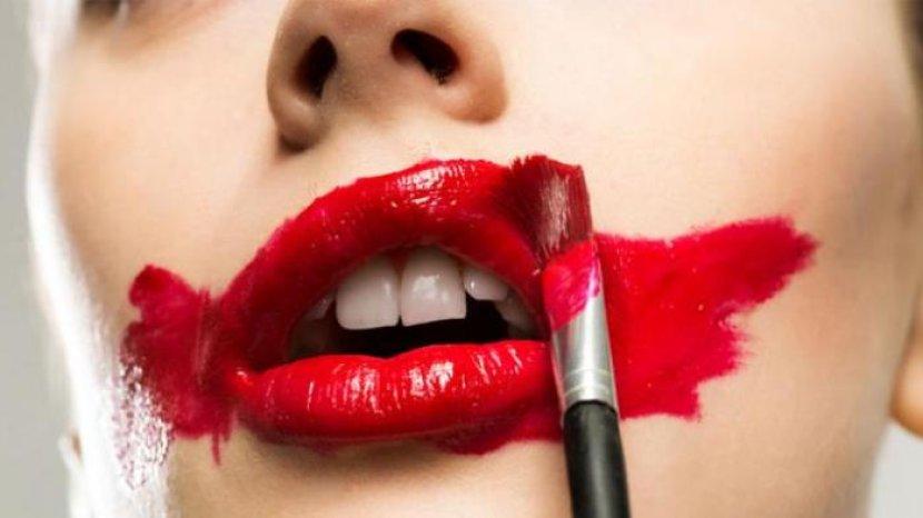 Lipstik di Bibir Gampang Luntur, Mungkin Ini 6 Kesalahan yang Kamu Lakukan
