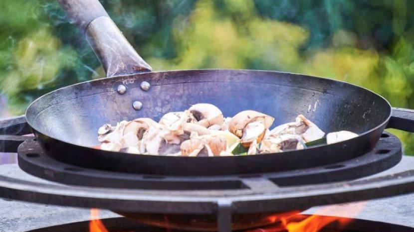 Masak Tak Khawatir Tumpah dengan 5 Rekomendasi Wok Pan