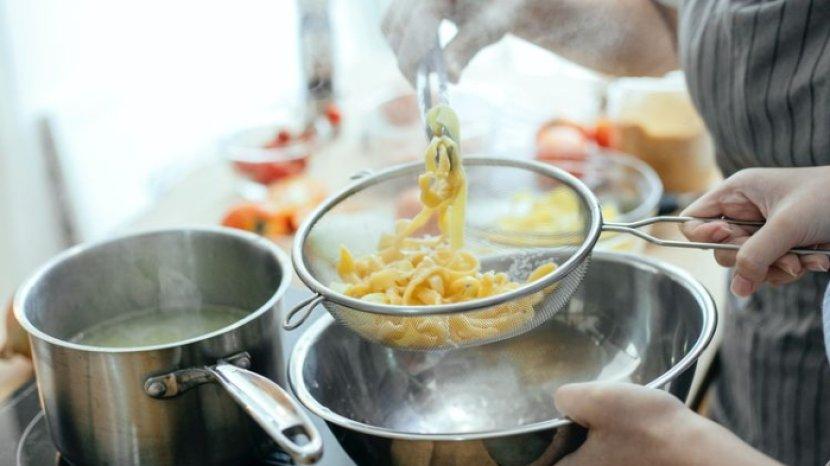 Hobi Bikin Mie Rebus atau Makanan Bekuah? 5 Panci Gagang Ini Cocok digunakan
