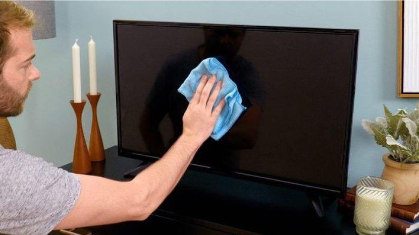 ilustrasi-membersihkan-layar-tv-led-master.jpg