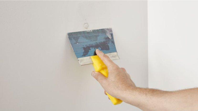 Cara Menambal Lubang Bekas Paku di Tembok dengan Dempul, Bisa Dilakukan Sendiri