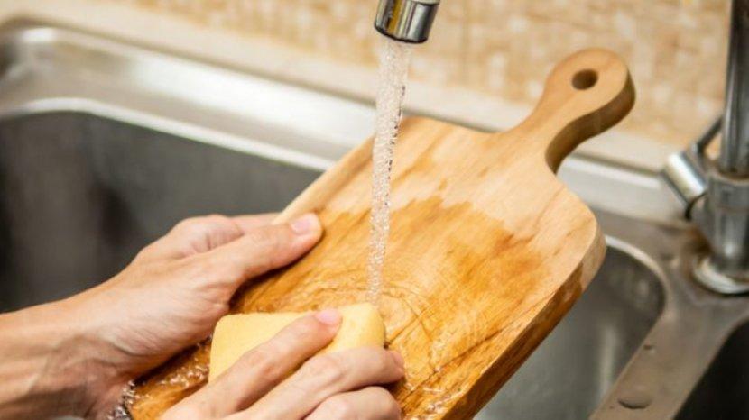 Supaya Berumur Panjang, Ini 5 Tips Penggunaan dan Perawatan Talenan Kayu yang Tepat