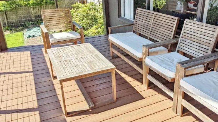 Tips Menjaga Kebersihan Teras Rumah agar Selalu Nyaman, Termasuk Pasang Tirai Bambu