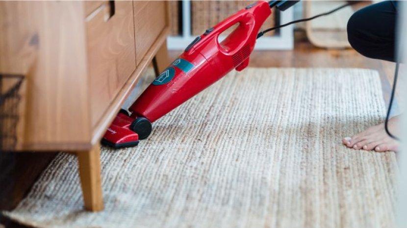 5 Cara Efektif Gunakan Vacuum Cleaner untuk Sedot Debu, Benarkah Perlu Digerakkan Dua Arah?