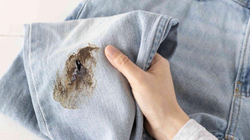 5 Tips Menghilangkan Noda Aspal Membandel di Pakaian, Cukup Pakai Bahan yang Ada di Rumah