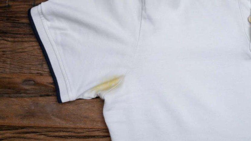 7 Tips Mengatasi Noda Deodoran di Baju Putih yang Tampak Kuning
