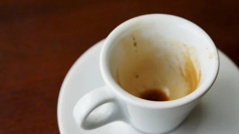 5 Tips Membersihkan Noda Bekas Kopi yang Membandel di Cangkir, Gosok dengan Bahan Alami