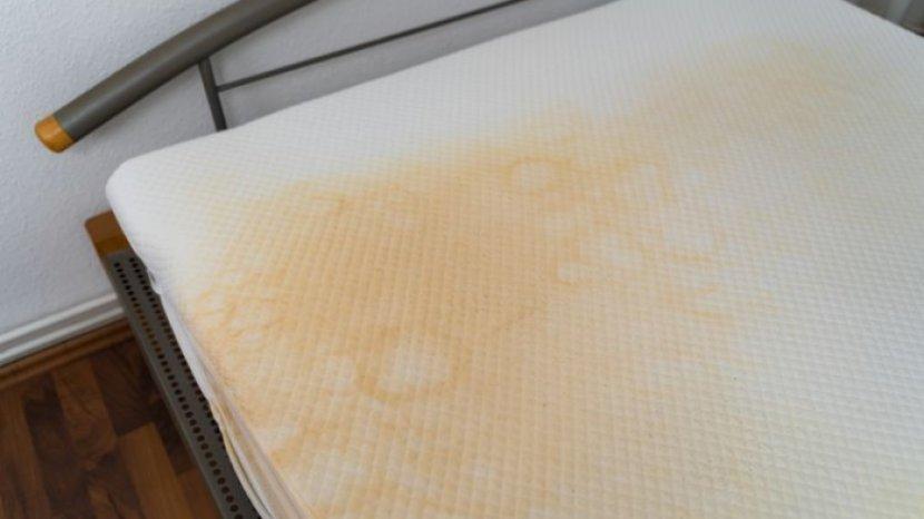 Penyebab dan Cara Mengatasi Noda Kuning di Kasur, Gunakan Bahan Alami yang Lebih Aman