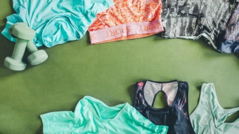5 Tips Menghilangkan Bau Keringat dari Baju Olahraga Tanpa Pengharum dan Pelembut