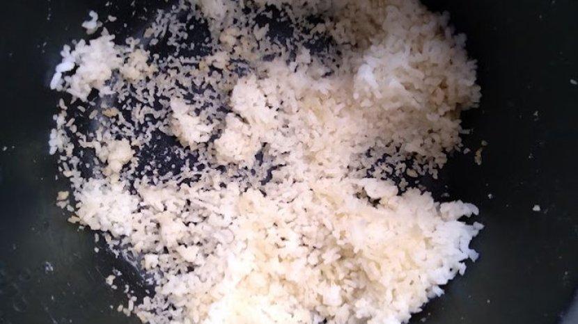 5 Tips Membersihkan Kerak Rice Cooker Secara Cepat, Gak Merepotkan Proses Memasak