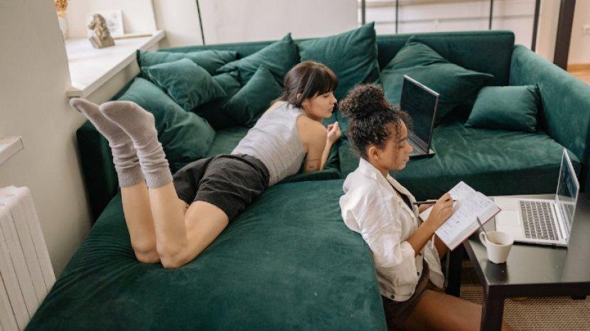 20 Daftar Sofa Bed Berkualitas, Bisa Duduk Santai dan Rebahan dengan Nyaman
