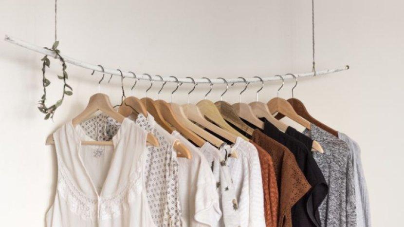 5 Rekomendasi Standing Hanger Terbaik, Beragam Desain Sesuaikan Kebutuhan