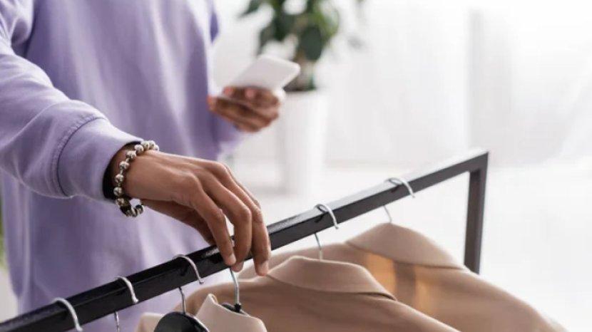 5 Rekomendasi Stand Hanger dari GOTO LIVING, Gantungan Multifungsi untuk Pakaian Hingga Tas