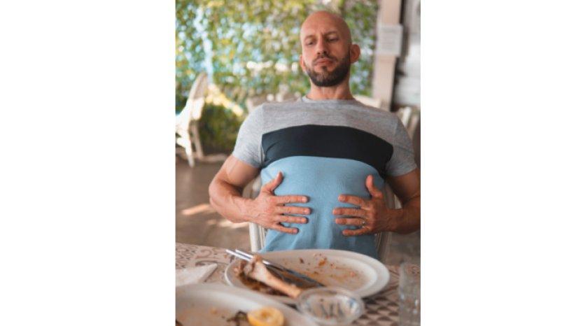 Terlalu Kenyang saat Perayaan Natal, ini 5 Kegiatan yang Bisa Bikin Perutmu Nyaman