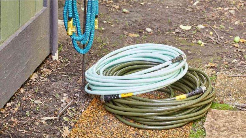 5 Cara Cepat Menghilangkan Lumut di Selang Air dengan Spons Cuci Piring, Bersih Seperti Baru