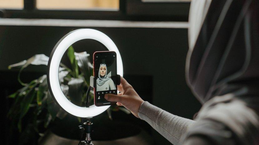5 Rekomendasi Tripod HP Terbaik untuk Membuat Konten Video Lebih Stabil