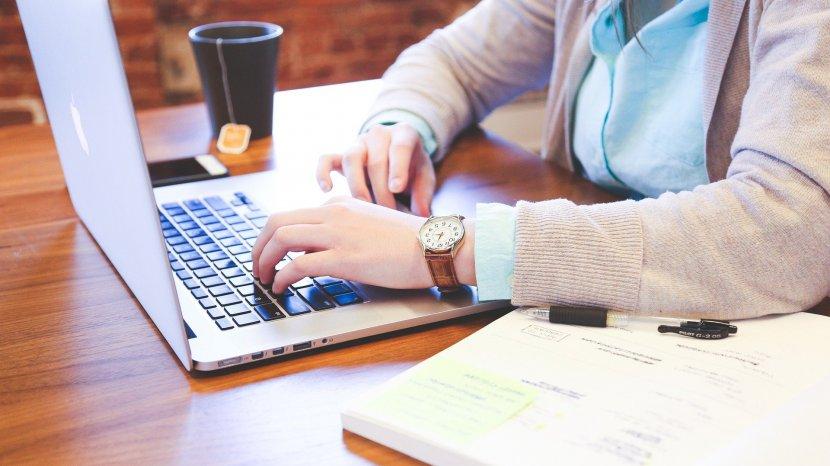 Begini Tips Membersihkan Laptop yang Aman agar Tak Ada Kerusakan