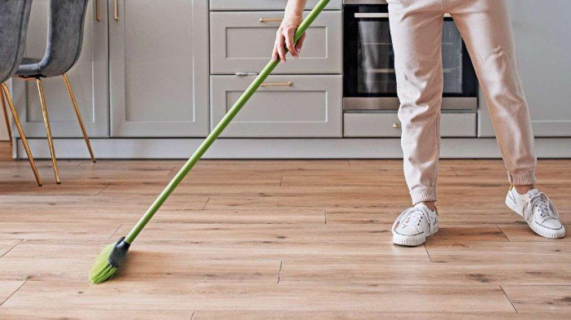 7 Rekomendasi Sapu Set, Paket Lengkap untuk Pembersihan Rumah