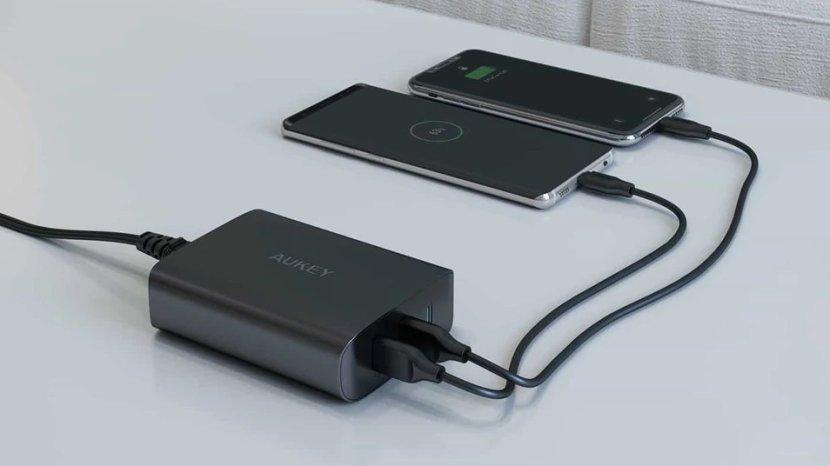 Isi Daya Smartphone Lebih Cepat dengan 5 Charger Fast Charging