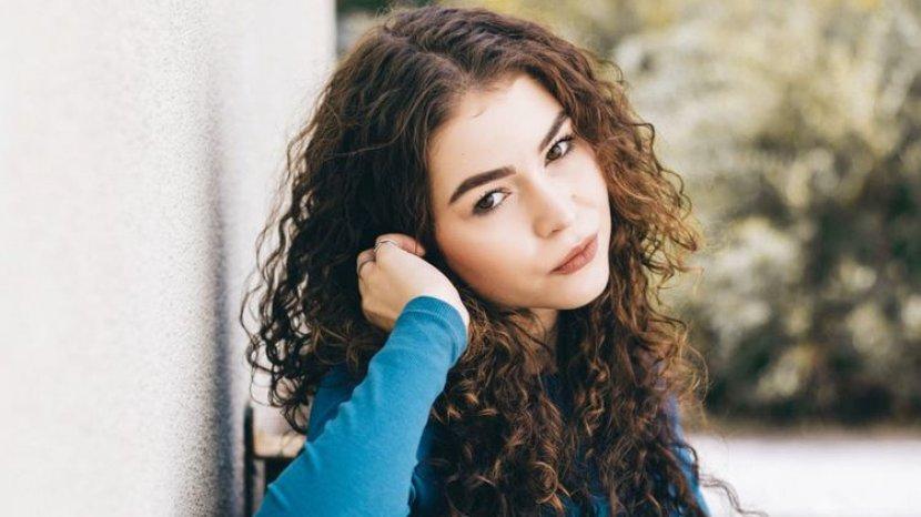 Rawat Rambut Keriting dengan 5 Cara Tepat