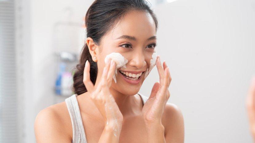 5 Rekomendasi Eksfoliator Scrub yang Ampuh Hempas Kulit Mati, Tidak Bikin Kulit Wajah Iritasi