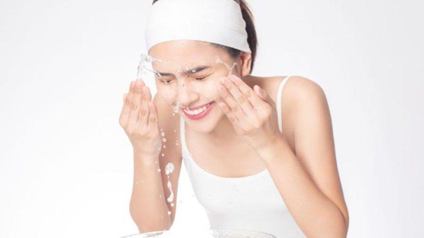 5 Rekomendasi Pembersih Wajah dari Brand Skincare Halal, Ada Wardah dan emina