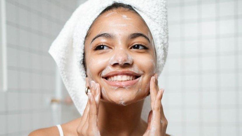 5 Rekomendasi Facial Wash Wardah untuk Kulit Berminyak dan Berjerawat