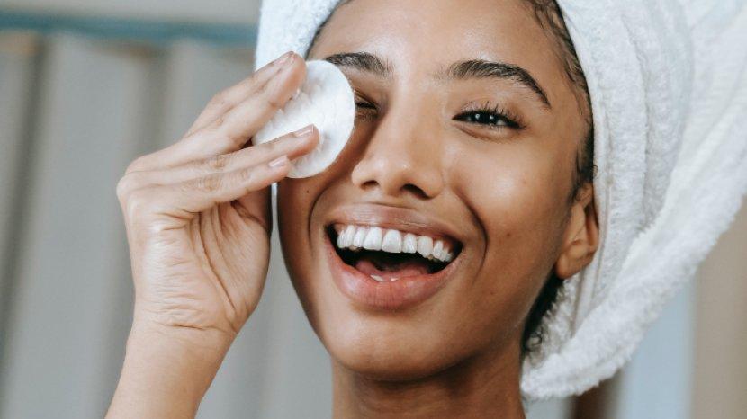 5 Rekomendasi Exfoliating Pad, Solusi Efektif Angkat Kulit Mati Membandel