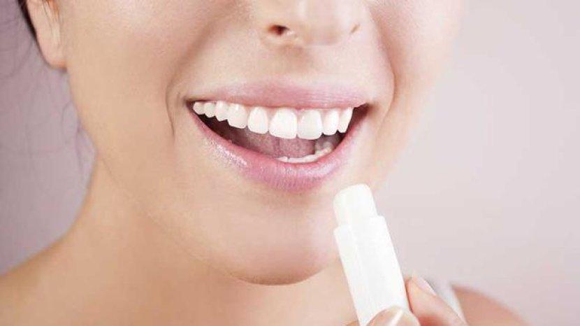 5 Rekomendasi Lip Balm untuk Bibir yang Super Kering, Lembap dan Terlihat Sehat