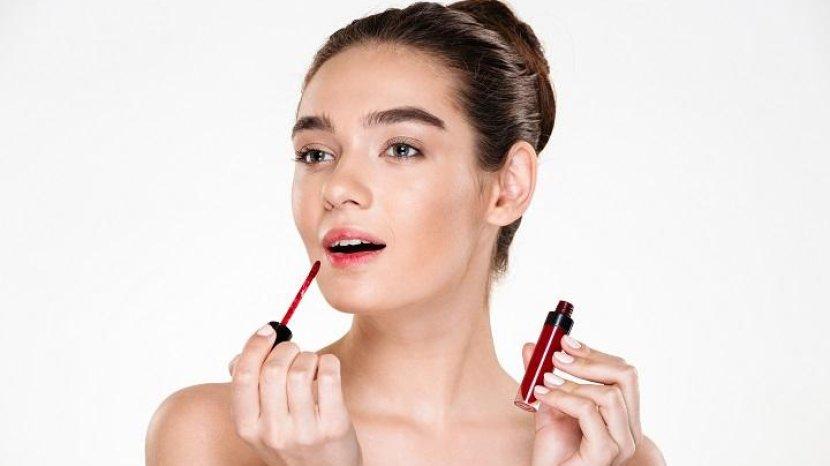 Lembap Seharian, Ini dia 5 Rekomendasi Lip Tint yang Tidak Membuat Bibir Kering