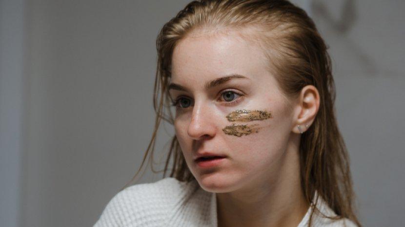 Tips dan Trik Eksfoliasi Wajah yang Tepat agar Kulit Wajah Mulus dan Cerah