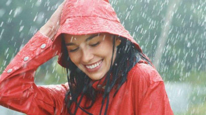 Tips Merawat Rambut saat Musim Hujan, Cuaca Ekstrem Bisa Bikin Rontok Rambutmu