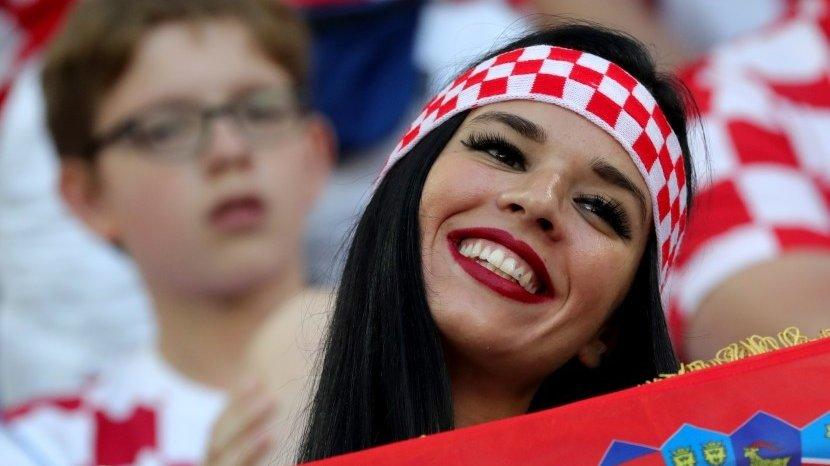 5 Rekomendasi Lip Stain yang Tahan Lama, Cocok Kamu Bawa Saat Nonton Bola