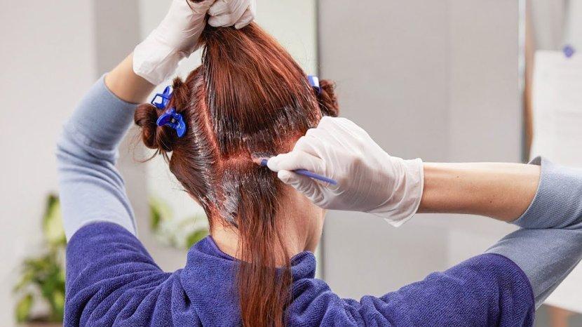 Tips Menyemir Rambut di Rumah Tanpa Ribet dan Anti Gagal, Dijamin Warnanya Tahan Lama