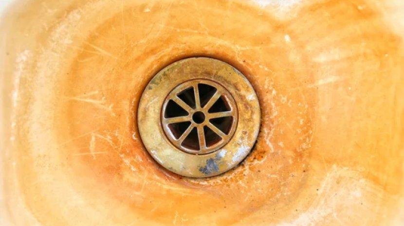 5 Tips Membersihkan Karat di Wastafel dan Bak Kamar Mandi yang Bikin Tampilan Kumuh