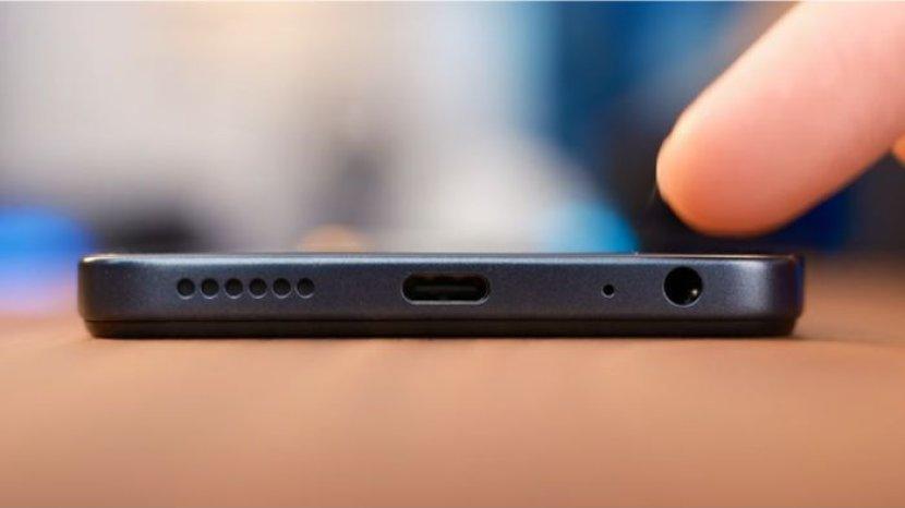 itel-rs4-bawah.jpg