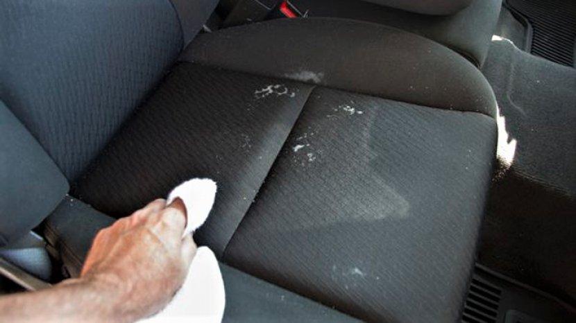 Tak Perlu ke Salon Mobil, Lakukan Tips Mudah Ini untuk Bersihkan Jok Bahan Kain