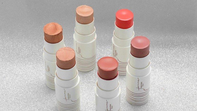 5 Rekomendasi Blush On Stick Terbaik yang Wajib Kamu Miliki