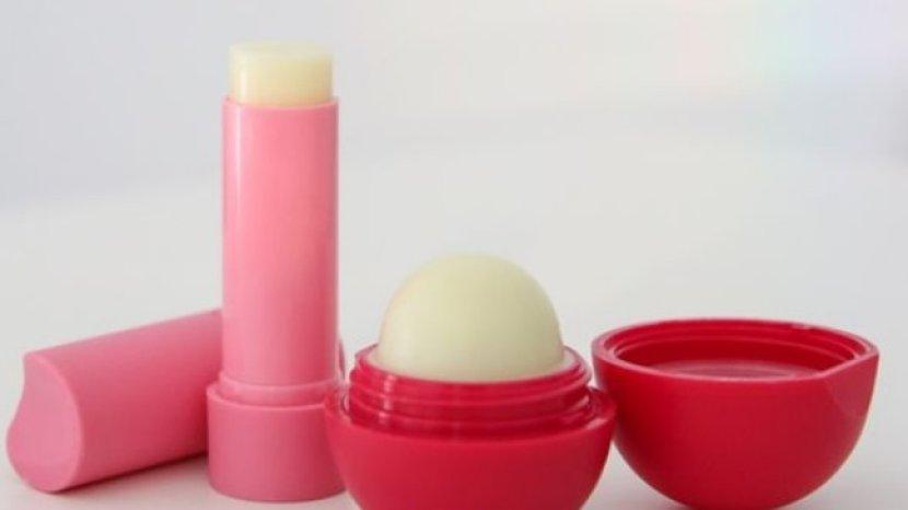 Selain untuk Melembapkan Bibir, Ternyata Ini 7 Manfaat Lain Lip Balm