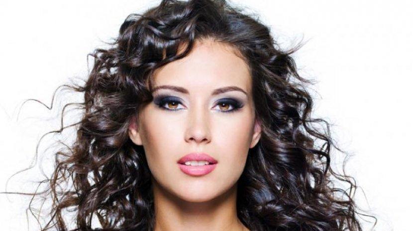 8 Cara Tepat Merawat Rambut Keriting Agar Lebih Mudah Diatur