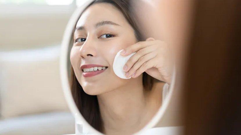 Ketahui Yuk Perbedaan Toner dan Essence, Mana yang Paling Cocok untuk Kulit Wajah Kamu?