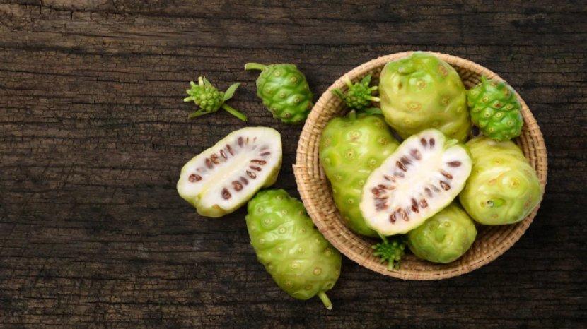 4 Keunggulan Buah Mengkudu untuk Kecantikan, Kaya Akan Vitamin C yang Nutrisi Kulitmu