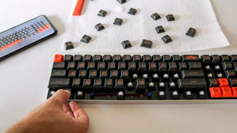 Tips Membersihkan Keyboard Mechanical dengan Alat Seadanya di Rumah Agar Bebas Debu dan Rambut
