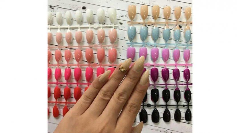 Apa Saja Efek Samping dari Penggunaan Kuku Palsu sebagai Pengganti Kuteks? Simak Jawabannya