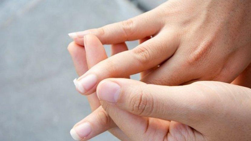5 Cara Mengatasi Kuku Rapuh karena Terlalu Sering Pakai Kuteks
