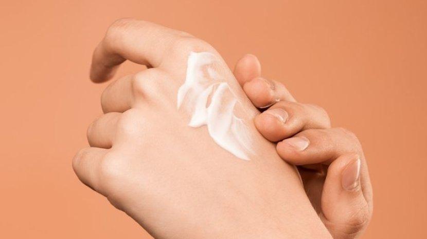 5 Cara Pengaplikasian Body Lotion yang Salah dan Jarang Disadari Oleh Banyak Orang