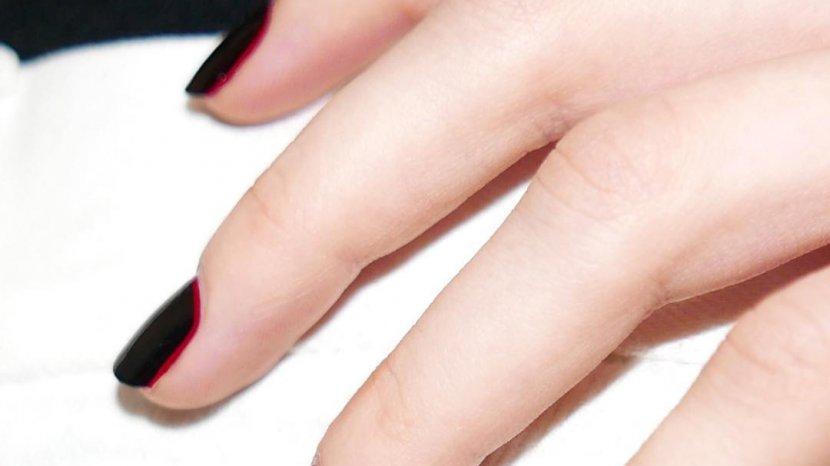 Beda dari yang Lain, Ini Inspirasi Memakai Kuteks Warna Hitam