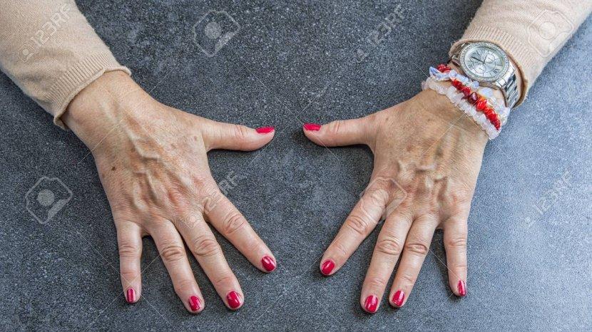 Cari Warna Kuteks yang Cocok untuk Usia 40-an? Ini 4 Pilihannya