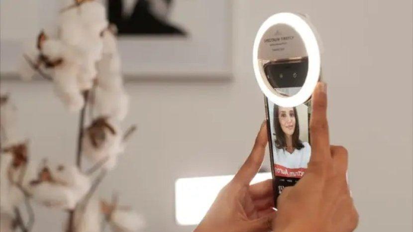 6 Selfie Ring Light untuk Kamu yang Hobi Foto