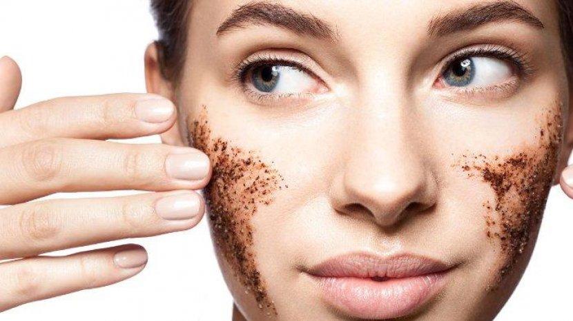 5 Produk Eksfoliasi yang Cocok untuk Kulit Remaja, Salah Satunya Emina 2 In 1 Scrub & Mask